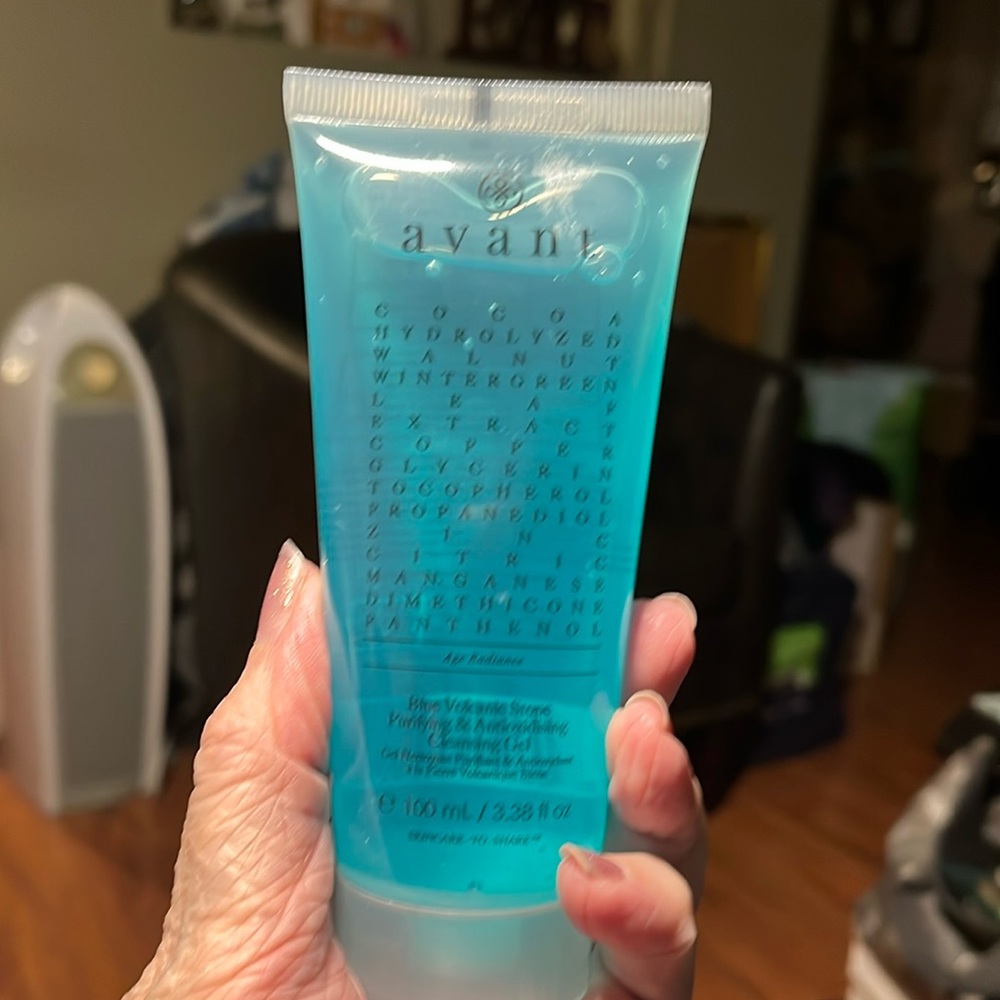 Avant Skincare | Blue Volcanic Stone Purifying & anti-oxidizing Cleansing Gel